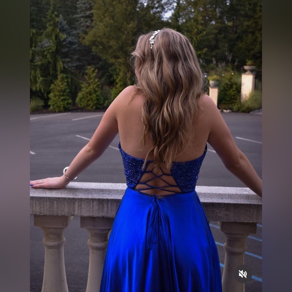 Blue prom dress size 2 corset - Picture 3 of 3